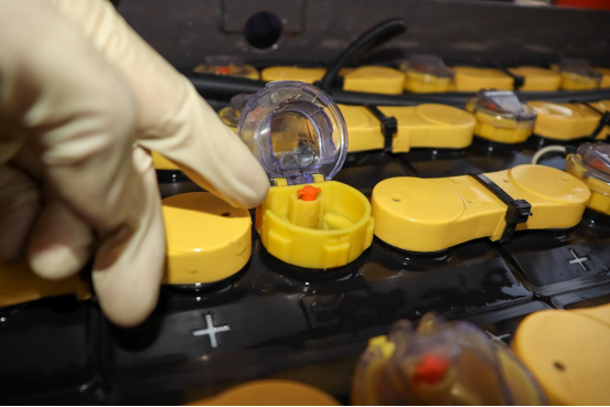 蓄電池電瓶缺水有什么癥狀？